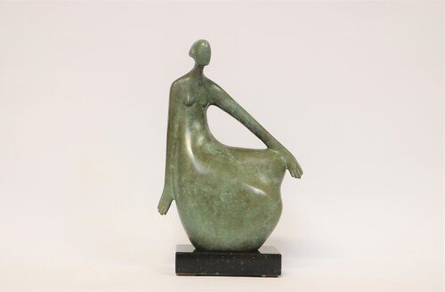 Ana Duncan, Pause £1,800 Medium: Bronze Nadia Waterfield Fine Art. Bronze and Ceramic Sculpture Artist from Dublin. The female figure is the subject of focus inspired by organic forms.